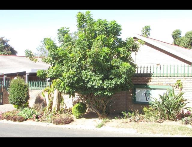 2 BEDROOM TOWNHOUSE FOR SALE IN WHITE RIVER CENTRAL